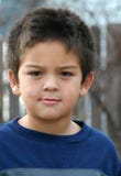 Menino novo sério foto de stock Menino novo sério foto de stock