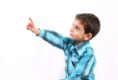 Menino que aponta a algo fotografia de stock royalty free Menino que aponta a algo fotografia de stock royalty free