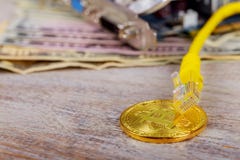 menniczy bitcoin dolarów graficznej karty interneta drut Zdjęcia Royalty Free menniczy bitcoin dolarów graficznej karty interneta drut Zdjęcia Royalty Free