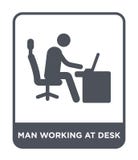 mens die bij bureaupictogram werken in in ontwerpstijl mens die bij geïsoleerd bureaupictogram aan witte achtergrond werken mens royalty-vrije illustratie mens die bij bureaupictogram werken in in ontwerpstijl mens die bij geïsoleerd bureaupictogram aan witte achtergrond werken mens royalty-vrije illustratie