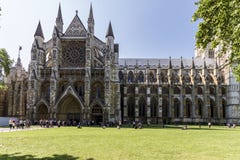 Mensen die dichtbij Westminster Abby benieuwd zijn royalty-vrije stock afbeeldingen Mensen die dichtbij Westminster Abby benieuwd zijn royalty-vrije stock afbeeldingen