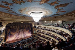 Mensen in het Mariinsky-theater, St. Petersburg vóór de prestaties Royalty-vrije Stock Foto Mensen in het Mariinsky-theater, St. Petersburg vóór de prestaties Royalty-vrije Stock Foto