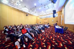Mensen op conferentie Stockinrussia royalty-vrije stock afbeelding Mensen op conferentie Stockinrussia royalty-vrije stock afbeelding