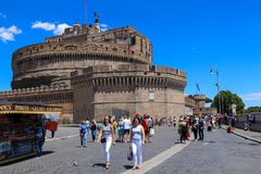 Mensen voor Castel Sant ` Angelo, Rome, Italië royalty-vrije stock fotografie Mensen voor Castel Sant ` Angelo, Rome, Italië royalty-vrije stock fotografie