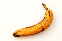 Mensonges corrompus d'une banane sur un fond blanc photos libres de droits Mensonges corrompus d'une banane sur un fond blanc photos libres de droits