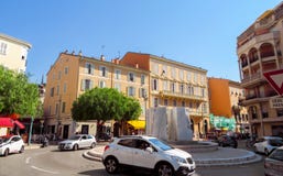 Menton - arquitectura de la ciudad Imágenes de archivo libres de regalías Menton - arquitectura de la ciudad Imágenes de archivo libres de regalías