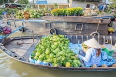 Mercado de flutuação em estradas transversaas das sete-maneiras (baía de Nga), cidade de Phung Hiep de Can Tho, Tien Giang Foto de Stock Mercado de flutuação em estradas transversaas das sete-maneiras (baía de Nga), cidade de Phung Hiep de Can Tho, Tien Giang Foto de Stock