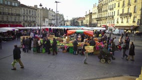 Mercado do centro da cidade, vegetais dos povos e o fruto de compra, vida urbana, Europa vídeos de arquivo Mercado do centro da cidade, vegetais dos povos e o fruto de compra, vida urbana, Europa vídeos de arquivo