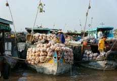 Mercado flotante de Cai Rang, viaje del delta del Mekong Imagen de archivo Mercado flotante de Cai Rang, viaje del delta del Mekong Imagen de archivo