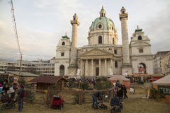 Mercato di Natale e di Karlskirche immagini stock libere da diritti Mercato di Natale e di Karlskirche immagini stock libere da diritti
