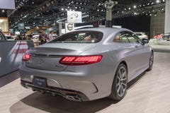 Mercedes-Benz S560 Coupé 4Matic på skärm under auto show för LA royaltyfri bild Mercedes-Benz S560 Coupé 4Matic på skärm under auto show för LA royaltyfri bild