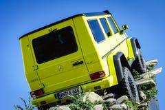 Mercedez Benz Tv Oczekuje Nowego przedstawienie samochód G 500 4x4, Motorowy przedstawienie Genewa 2015 obrazy stock Mercedez Benz Tv Oczekuje Nowego przedstawienie samochód G 500 4x4, Motorowy przedstawienie Genewa 2015 obrazy stock