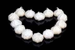 merengues Blanco-rosados bajo la forma de corazón Foto de archivo merengues Blanco-rosados bajo la forma de corazón Foto de archivo