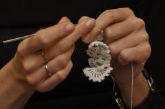 Met de hand gemaakte decoratie, tafelkleden, gordijnen Haak en nauwkeurige robot gebruikend katoen stock foto Met de hand gemaakte decoratie, tafelkleden, gordijnen Haak en nauwkeurige robot gebruikend katoen stock foto