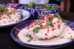Mexicansk kokkonstChile en Nogada royaltyfri bild Mexicansk kokkonstChile en Nogada royaltyfri bild