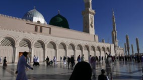 Mezquita de Nabawi en la ciudad de luces, la Arabia Saudita de Medina Mezquita de Nabawi en la ciudad de luces, la Arabia Saudita de Medina