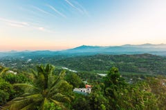 Mgłowa powietrzna panorama Kandy Zdjęcia Stock Mgłowa powietrzna panorama Kandy Zdjęcia Stock