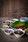 Miang Kham, A li?cia opakunku kr?lewska zak?ska Sk?ada si? szalotki, imbir, Sma?y? fasole, plasterek cytryna, betlu li??, chili, obraz stock Miang Kham, A li?cia opakunku kr?lewska zak?ska Sk?ada si? szalotki, imbir, Sma?y? fasole, plasterek cytryna, betlu li??, chili, obraz stock
