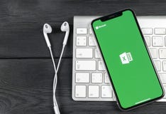 Microsoft Exel podaniowa ikona na Jabłczany X iPhone parawanowym zakończeniu Microsoft Office Exel app ikona Microsoft Office na fotografia stock Microsoft Exel podaniowa ikona na Jabłczany X iPhone parawanowym zakończeniu Microsoft Office Exel app ikona Microsoft Office na fotografia stock