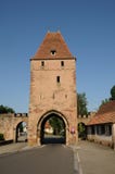 Middeleeuwse toren in het schilderachtige dorp van Rosheim stock foto Middeleeuwse toren in het schilderachtige dorp van Rosheim stock foto