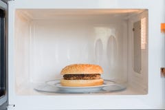 Mikrowellen-Hamburger stockfotos Mikrowellen-Hamburger stockfotos