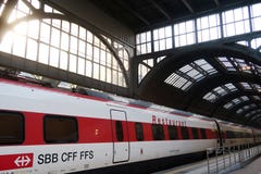 Milan centralstation 11/04/2017 En restaurangvagn fotografering för bildbyråer Milan centralstation 11/04/2017 En restaurangvagn fotografering för bildbyråer