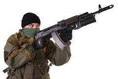 Milicien pro-russe avec le fusil d'ak-47 de kalachnikov avec le lance-grenades de sous-baril images libres de droits Milicien pro-russe avec le fusil d'ak-47 de kalachnikov avec le lance-grenades de sous-baril images libres de droits