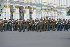 Militair orkest bij de repetitie van parade ter ere van Victory Day Heilige Petersburg Royalty-vrije Stock Foto Militair orkest bij de repetitie van parade ter ere van Victory Day Heilige Petersburg Royalty-vrije Stock Foto