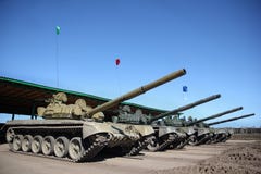 Militaire opgestelde tanks royalty-vrije stock fotografie Militaire opgestelde tanks royalty-vrije stock fotografie