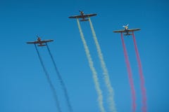 Militären ståtar att fira Rumänien nationella dag royaltyfria bilder Militären ståtar att fira Rumänien nationella dag royaltyfria bilder