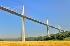 Millau viaduktdal, Frankrike royaltyfri bild Millau viaduktdal, Frankrike royaltyfri bild