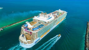 Milliseconde Symphony de bateau de croisière des mers Le plus grand au monde Miami Beach florida LES Etats-Unis photo stock Milliseconde Symphony de bateau de croisière des mers Le plus grand au monde Miami Beach florida LES Etats-Unis photo stock