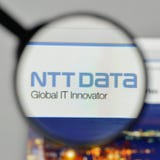 Milán, Italia - 1 de noviembre de 2017: Logotipo del NTT en el homepag del sitio web fotos de archivo Milán, Italia - 1 de noviembre de 2017: Logotipo del NTT en el homepag del sitio web fotos de archivo