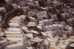 Mina de sal exterior Incan nos Andes, peru imagens de stock Mina de sal exterior Incan nos Andes, peru imagens de stock