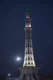 Minar Pakistan nattsikt Lahore arkivfoto Minar Pakistan nattsikt Lahore arkivfoto