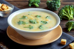 Minestra crema con i broccoli Immagini Stock Minestra crema con i broccoli Immagini Stock