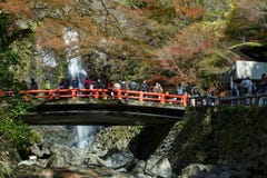 Minoh-Wasserfall im Herbst, Osaka, Kansai, Japan stockbild Minoh-Wasserfall im Herbst, Osaka, Kansai, Japan stockbild