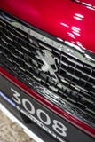 Minsk, Białoruś Maj 2018 gatunku Peugeot emblemata loga znak na samochodzie podczas autoexhibition na Peugeot 3008 obrazy royalty free Minsk, Białoruś Maj 2018 gatunku Peugeot emblemata loga znak na samochodzie podczas autoexhibition na Peugeot 3008 obrazy royalty free