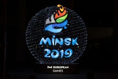 Minsk, Bielorussia, il 9 giugno 2019 2 giochi europei Palla leggera con il logo dei giochi europei vicino allo stadio di sport, f fotografia stock libera da diritti Minsk, Bielorussia, il 9 giugno 2019 2 giochi europei Palla leggera con il logo dei giochi europei vicino allo stadio di sport, f fotografia stock libera da diritti