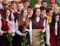 Minsk, Wit-Rusland - September 1, 2018 Leerlingen van een definitieve klasse van Sc royalty-vrije stock foto's Minsk, Wit-Rusland - September 1, 2018 Leerlingen van een definitieve klasse van Sc royalty-vrije stock foto's