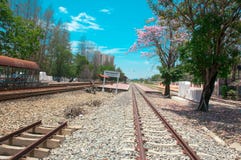 Mire cerca de Bangkok ferroviaria Tailandia fotografía de archivo libre de regalías Mire cerca de Bangkok ferroviaria Tailandia fotografía de archivo libre de regalías