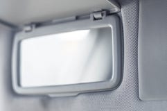 Miroir commode dans la voiture pour la fille photos libres de droits Miroir commode dans la voiture pour la fille photos libres de droits