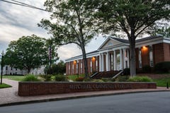 Mitchell college społeczny przy półmrokiem zdjęcie stock Mitchell college społeczny przy półmrokiem zdjęcie stock