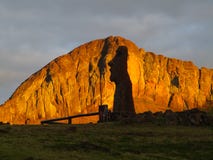 Moai Viajero u. Rano Raraku, Osterinsel lizenzfreie stockfotos Moai Viajero u. Rano Raraku, Osterinsel lizenzfreie stockfotos