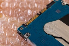 Mobil HDD på bubblasjalen, förpacka för hårddisk - bild arkivbild Mobil HDD på bubblasjalen, förpacka för hårddisk - bild arkivbild