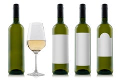 Modell von Weißweinflaschen mit leeren Weißaufklebern und von Glas Wein stockfotos Modell von Weißweinflaschen mit leeren Weißaufklebern und von Glas Wein stockfotos