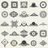 Modelli d'annata di progettazione del monogramma Simboli delle icone, retro etichette, distintivi, siluette illustrazione di stock Modelli d'annata di progettazione del monogramma Simboli delle icone, retro etichette, distintivi, siluette illustrazione di stock