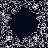 Modello rotondo della struttura con le rose del profilo lavagna royalty illustrazione gratis Modello rotondo della struttura con le rose del profilo lavagna royalty illustrazione gratis