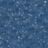 Modello senza cuciture di Buon Natale con i cervi ed i fiocchi di neve Immagine Stock Libera da Diritti Modello senza cuciture di Buon Natale con i cervi ed i fiocchi di neve Immagine Stock Libera da Diritti