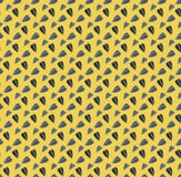 Modello senza cuciture di vettore divertente giallo con i semi di girasole illustrazione di stock Modello senza cuciture di vettore divertente giallo con i semi di girasole illustrazione di stock